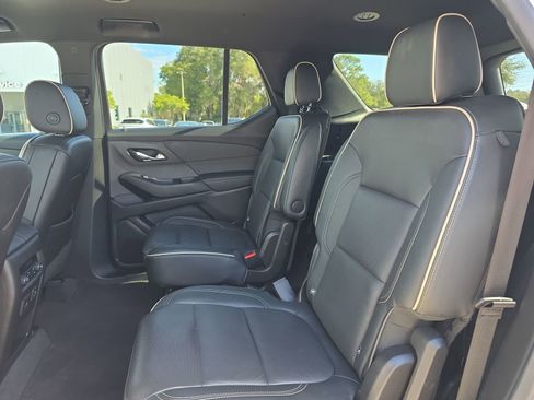Used 2022 Chevrolet Traverse Premier image 16