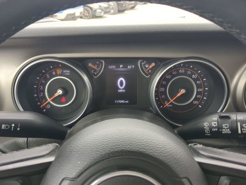 Used 2018 Jeep Wrangler Unlimited Sport S image 25