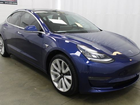 Used 2019 Tesla Model 3 Mid Range image 3