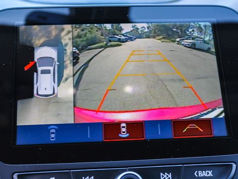 Used 2018 Chevrolet Equinox Premier FWD image 24