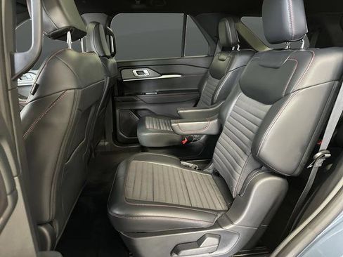 Certified 2025 Ford Explorer ST-Line image 32