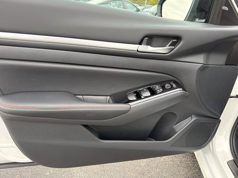 New 2025 Nissan Altima 2.5 SR image 13