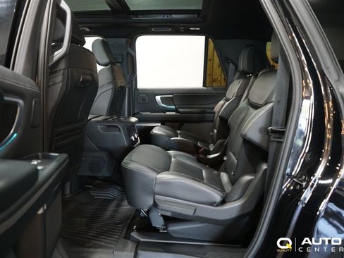 Used 2025 Ford Expedition Max Platinum w/ Stealth Performance Package AWD/4WD image 31