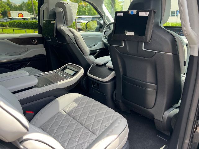 New 2027 Lincoln Navigator L Black Label AWD/4WD image 17