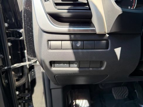 Used 2023 Nissan Rogue SV FWD image 7