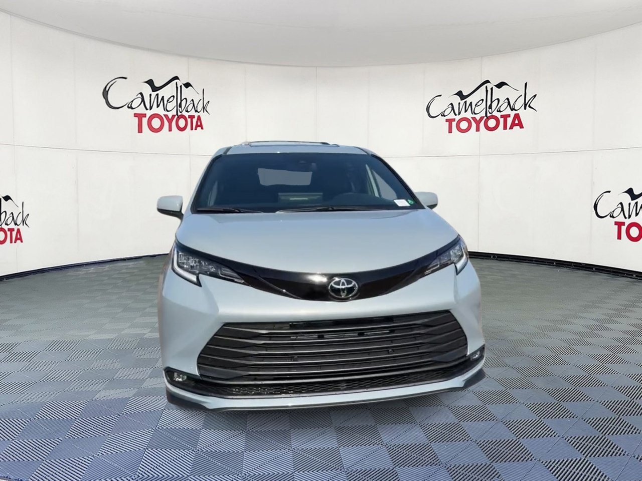 New 2026 Toyota Sienna XLE Woodland Edition AWD/4WD image 6