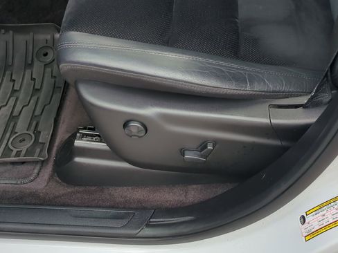 Used 2018 Jeep Grand Cherokee Altitude RWD image 35