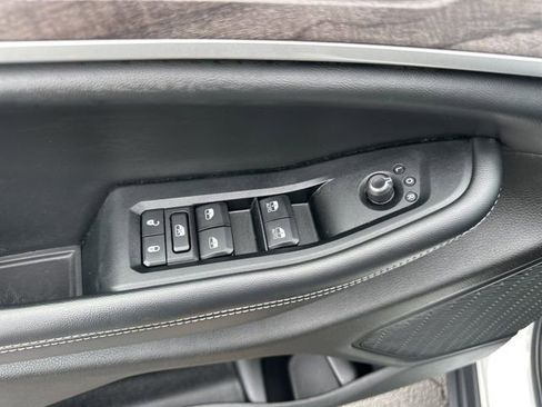 Used 2023 Jeep Grand Cherokee Limited image 10