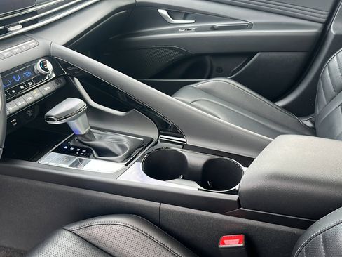 Certified 2024 Hyundai Elantra Limited image 27