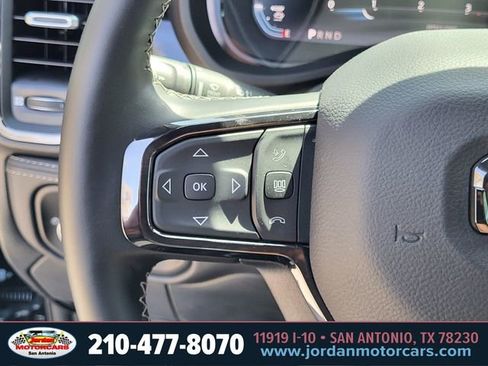Used 2025 RAM 2500 Limited AWD/4WD image 29