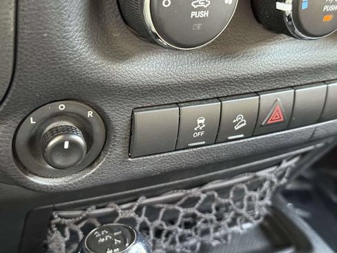 Used 2016 Jeep Wrangler Unlimited Sport w/ Quick Order Package 24S AWD/4WD image 28