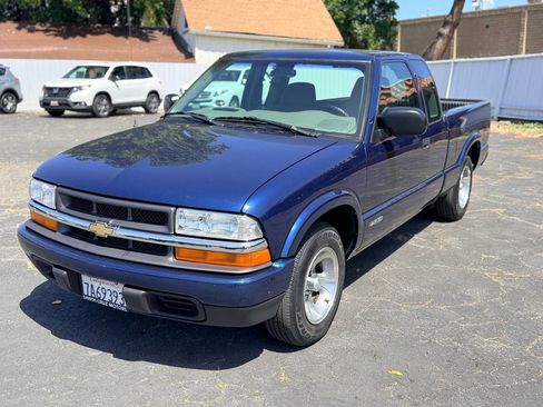 Used 2003 Chevrolet S10 Pickup LS w/ Convenience Package RWD image 3