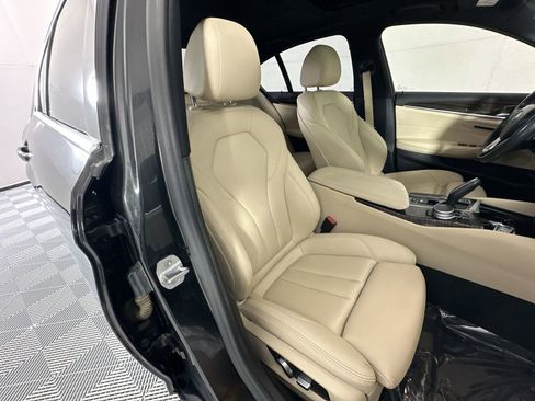 Used 2020 BMW 530e w/ Convenience Package RWD image 27