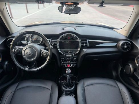 Used 2019 MINI Cooper 4-Door Hardtop w/ Signature Upholstery Package image 7