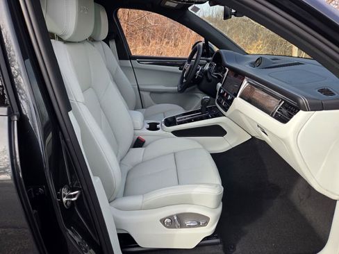 New 2026 Porsche Macan GTS image 36