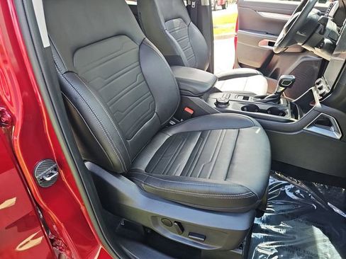 Used 2025 Ford Ranger Lariat w/ FX4 Off-Road Package image 10