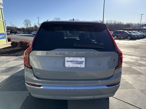 Used 2025 Volvo XC90 B6 Plus image 9
