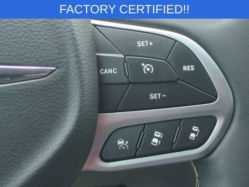 Certified 2023 Chrysler Pacifica Touring-L FWD image 21