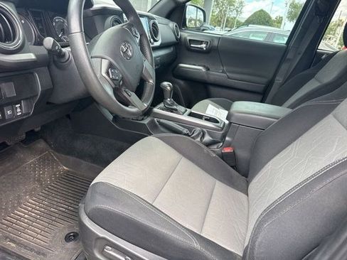 Used 2022 Toyota Tacoma TRD Sport w/ Technology Package AWD/4WD image 2