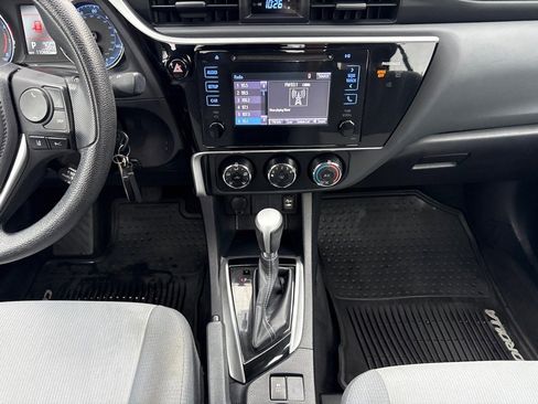 Used 2017 Toyota Corolla LE image 18