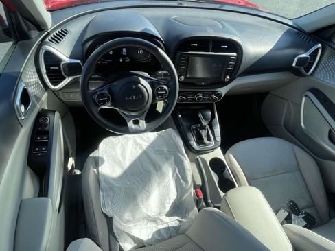 Used 2023 Kia Soul LX w/ LX Technology Package image 11