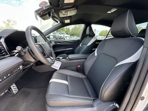 Used 2026 Toyota Camry Hybrid w/ Convenience Package FWD image 27