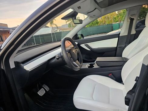 Used 2022 Tesla Model Y Performance image 6