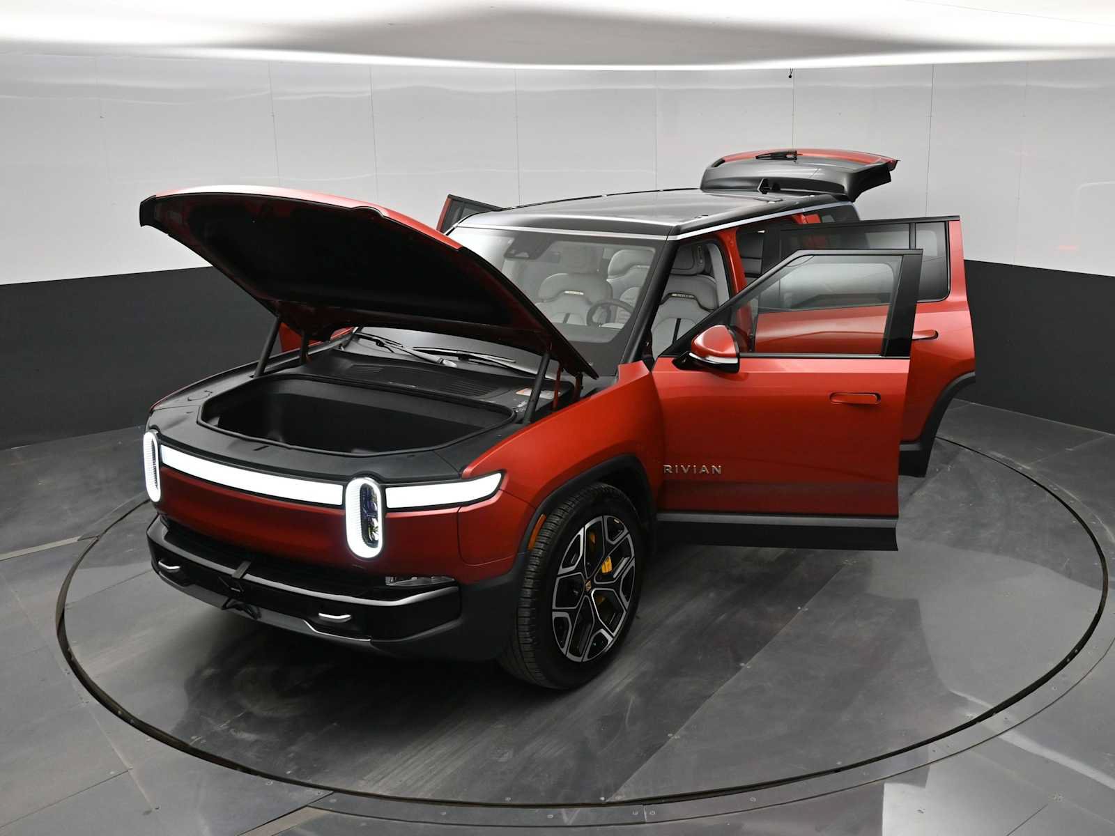 Used 2023 Rivian R1S Adventure Quad AWD/4WD image 43