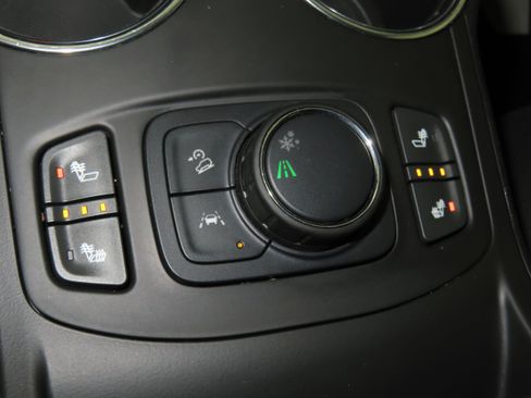 Used 2023 GMC Terrain SLE w/ Driver Convenience Package image 21