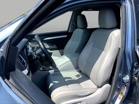 Used 2015 Toyota Highlander XLE FWD image 7
