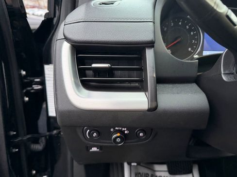 Used 2024 GMC Terrain SLT image 14