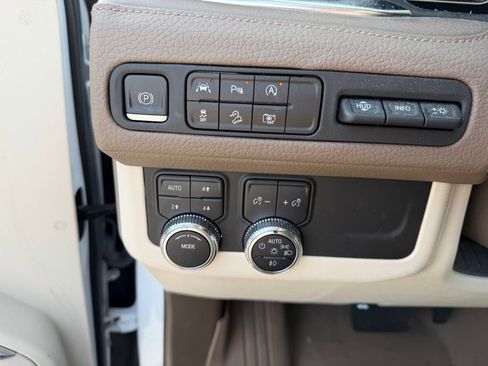 Used 2023 GMC Yukon Denali AWD/4WD image 27