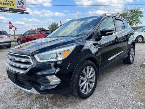 Used 2017 Ford Escape Titanium FWD image 4