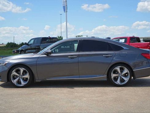 Used 2018 Honda Accord Touring image 3
