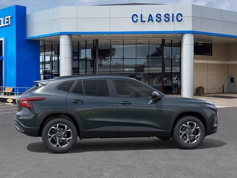 New 2026 Chevrolet Trax LT w/ LT Convenience Package FWD image 5