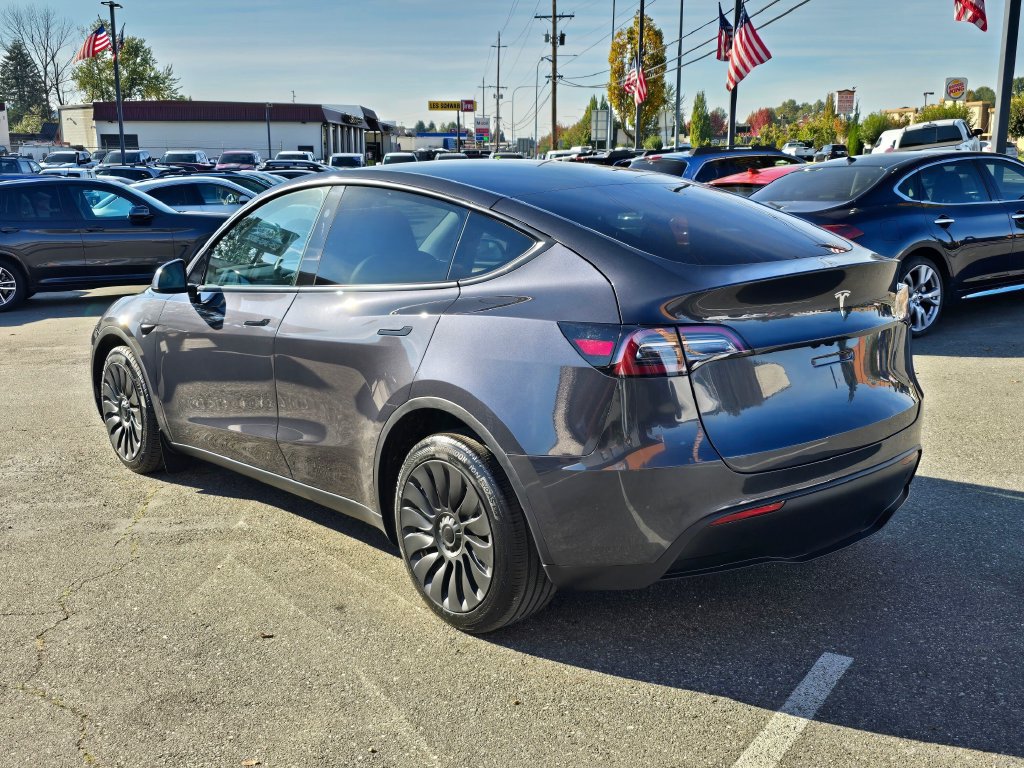 Used 2024 Tesla Model Y Long Range AWD/4WD image 5