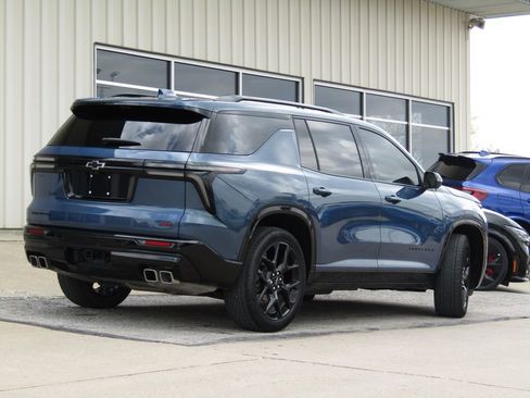 Used 2024 Chevrolet Traverse RS image 3