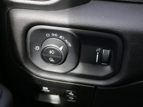 Used 2025 RAM 1500 Big Horn image 19