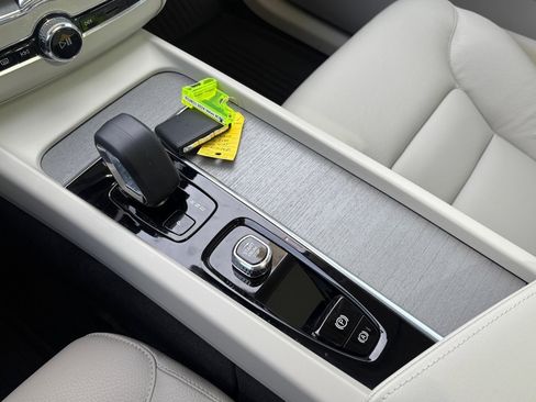 Certified 2024 Volvo XC60 T8 Plus w/ Protection Package Premier image 21