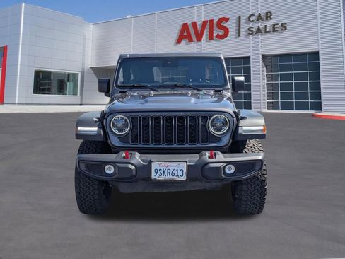 Used 2025 Jeep Wrangler Unlimited Rubicon AWD/4WD image 2