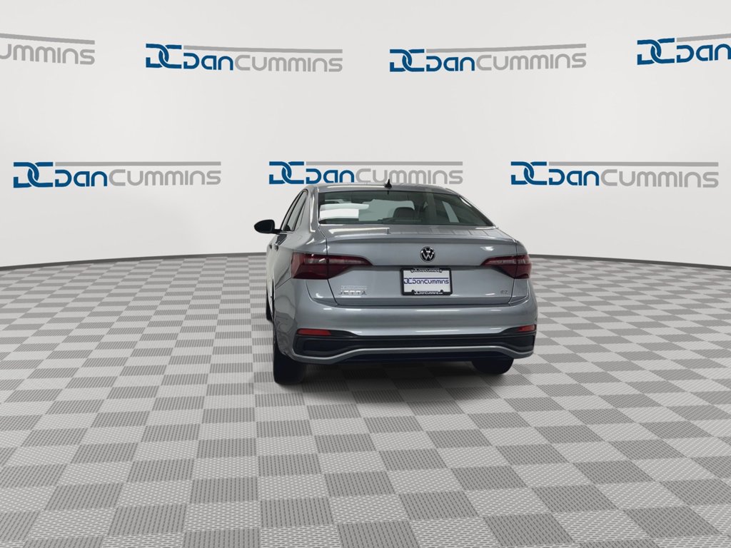 Used 2024 Volkswagen Jetta SE FWD image 7