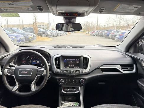 Used 2022 GMC Terrain SLE w/ Elevation Edition image 15