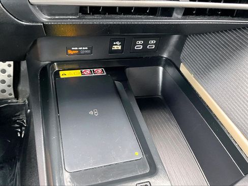 Used 2025 Toyota Camry SE FWD image 30
