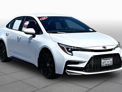 Used 2024 Toyota Corolla SE FWD image 2