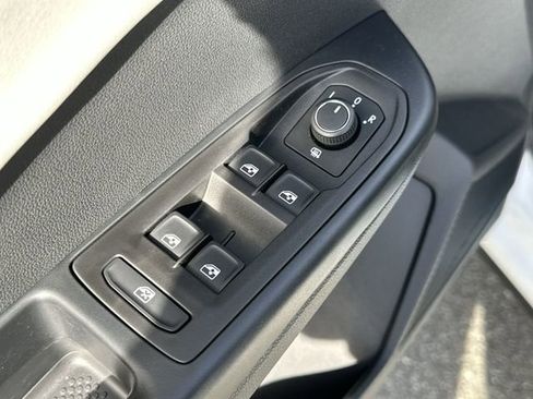 New 2026 Volkswagen Taos SE image 15