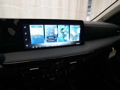 Used 2026 Nissan Kicks SR w/ Cold Weather Package image 6