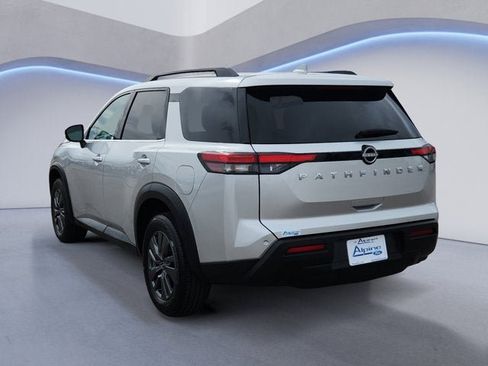 Used 2025 Nissan Pathfinder SV FWD image 3