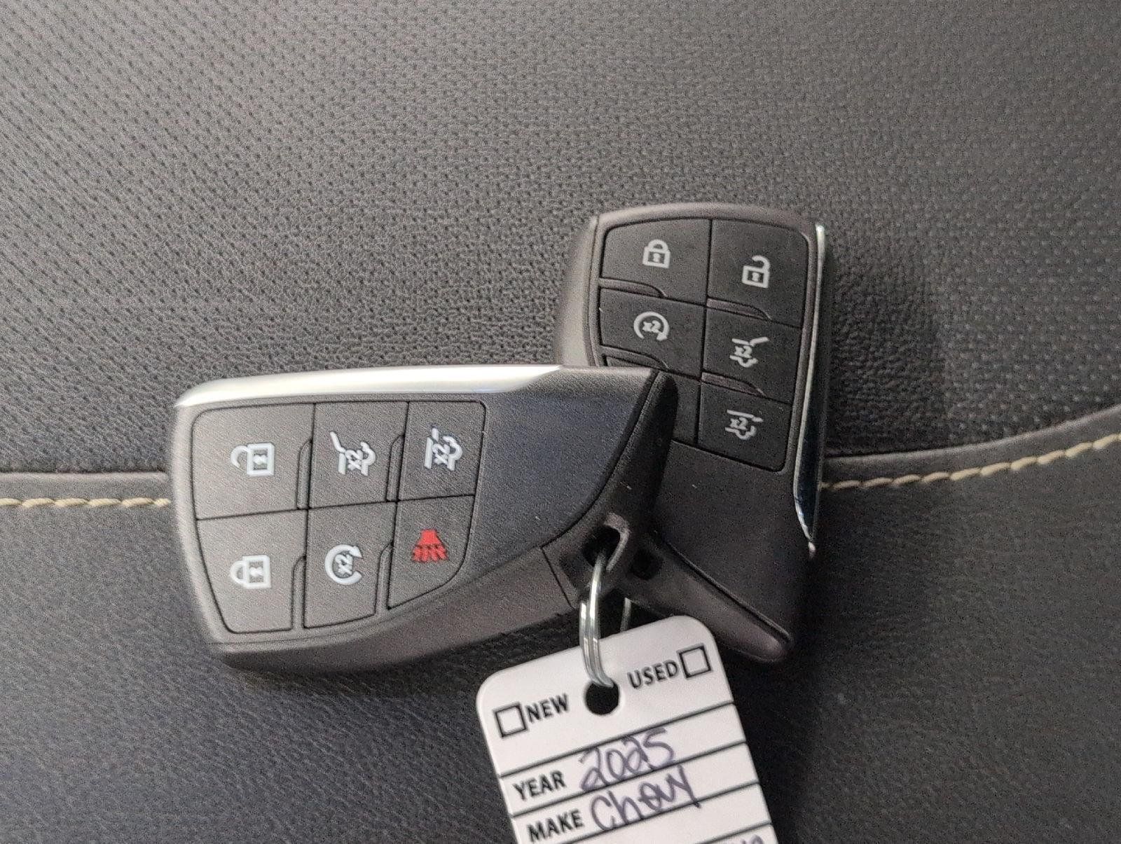 Used 2025 Chevrolet Suburban Premier AWD/4WD image 27