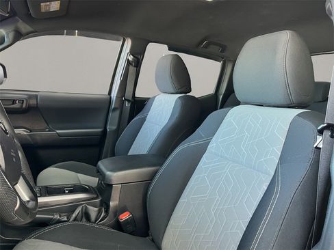 Used 2020 Toyota Tacoma TRD Sport image 21