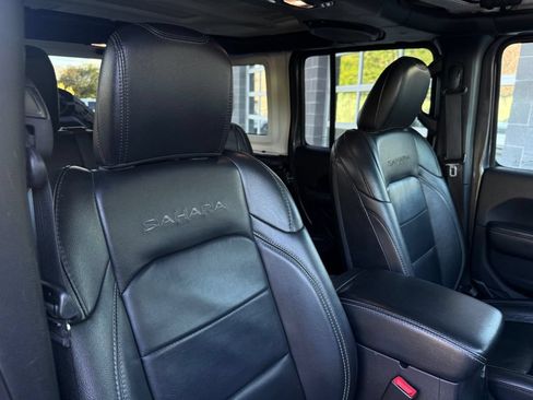 Used 2018 Jeep Wrangler Unlimited Sahara w/ Uconnect 4C Nav & Sound Group AWD/4WD image 47